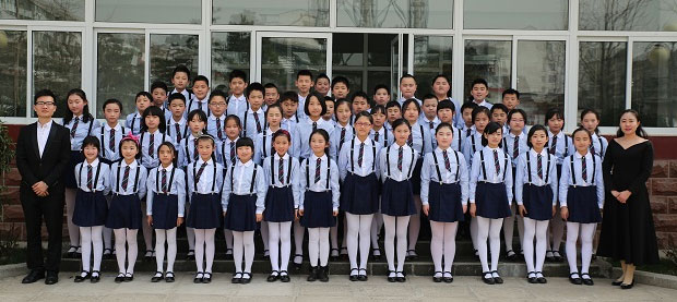 北大附属实验学校在3月底“金铃童声”合唱团参加艺术节