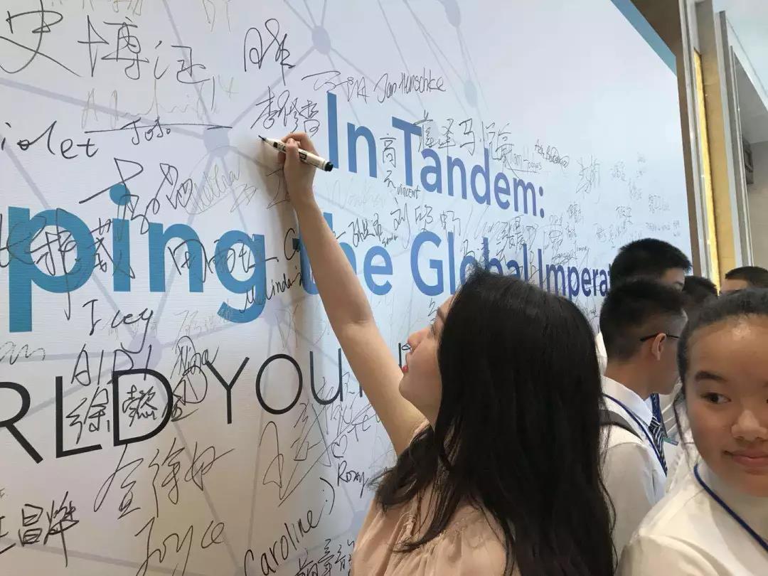 北京爱迪学校青年经济论坛洞悉全球风向，商赛展锋芒