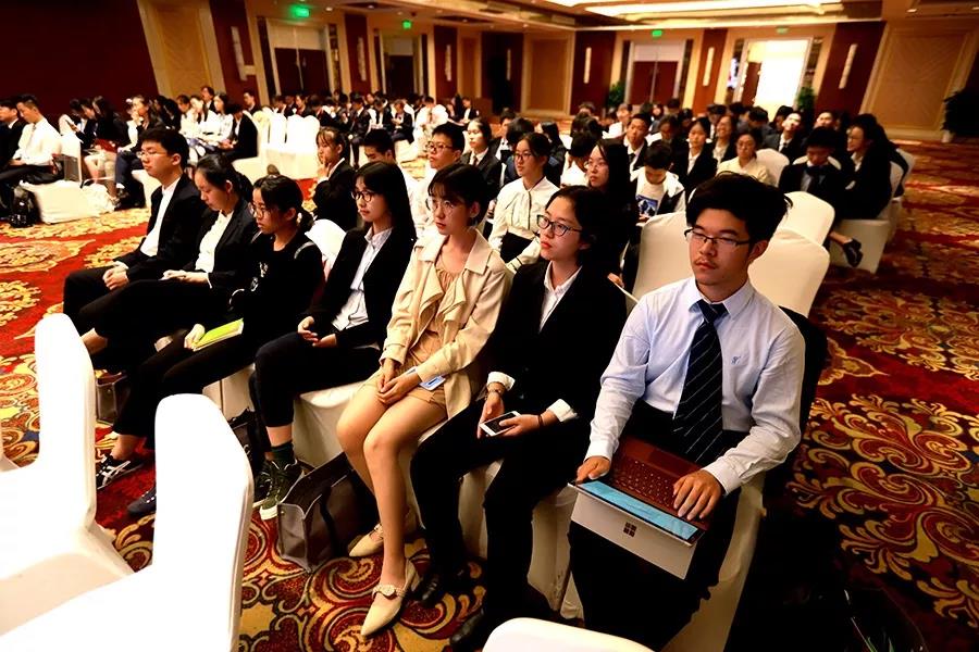 中育贝拉国际高中学生获得北京市高中生商业模拟挑战赛第一名